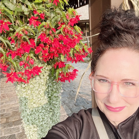 Meet your Posher, Ginger - Picture 3 of 3